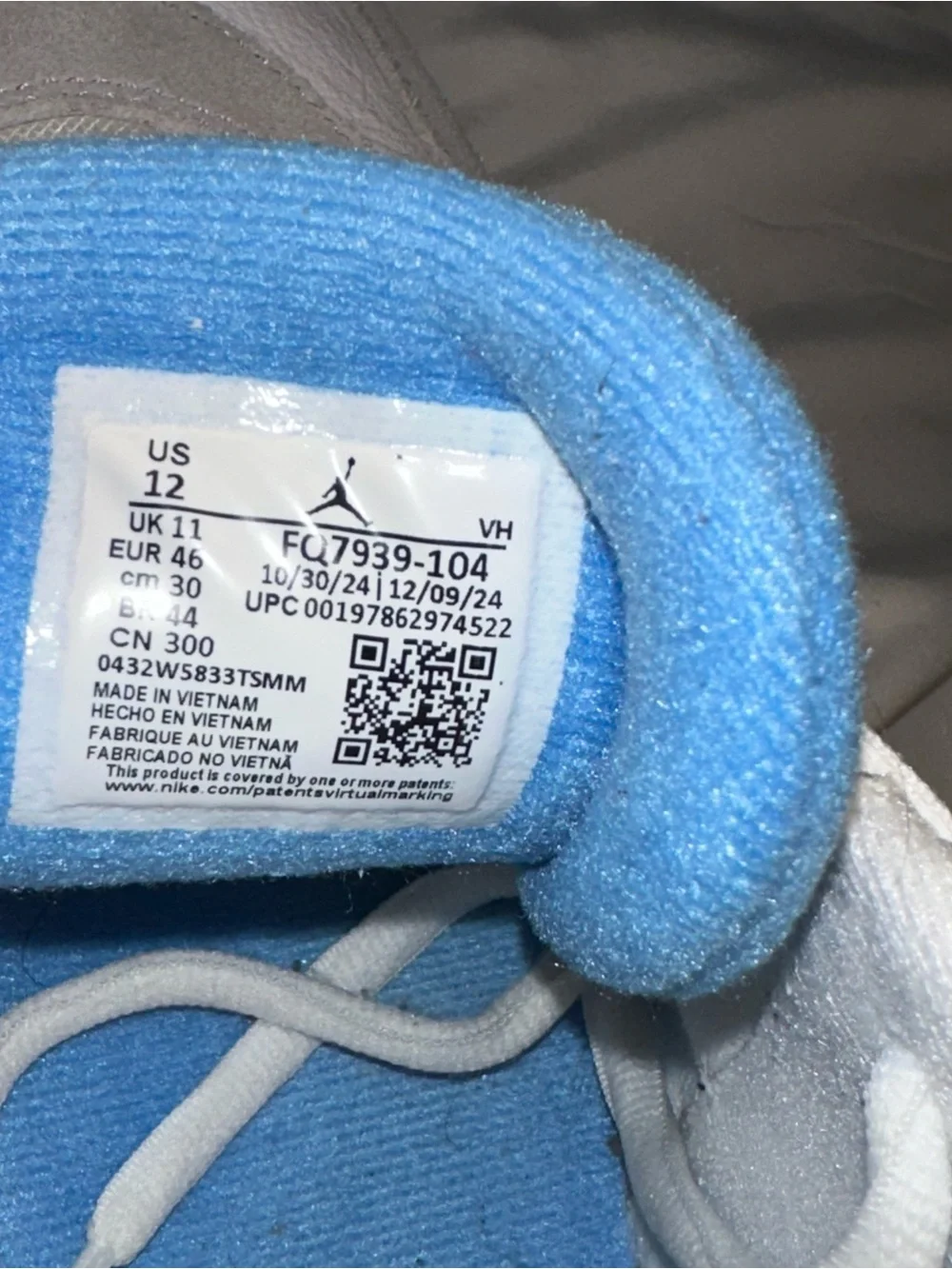Jordan Low-Top Sneakers in White, Light Blue & Gray